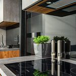 Induction stove, still with a glass counter top, Courtesy of ArtBovich
